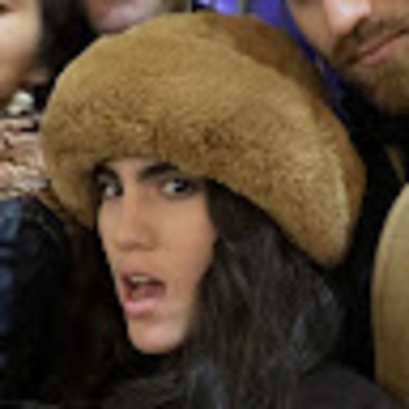 Meet your Posher, Priscila - Picture 1 of 1